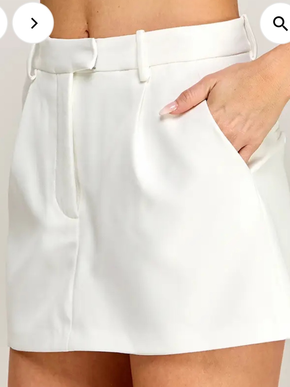 Good American cream tailored mini skirt. Lined with pockets! S